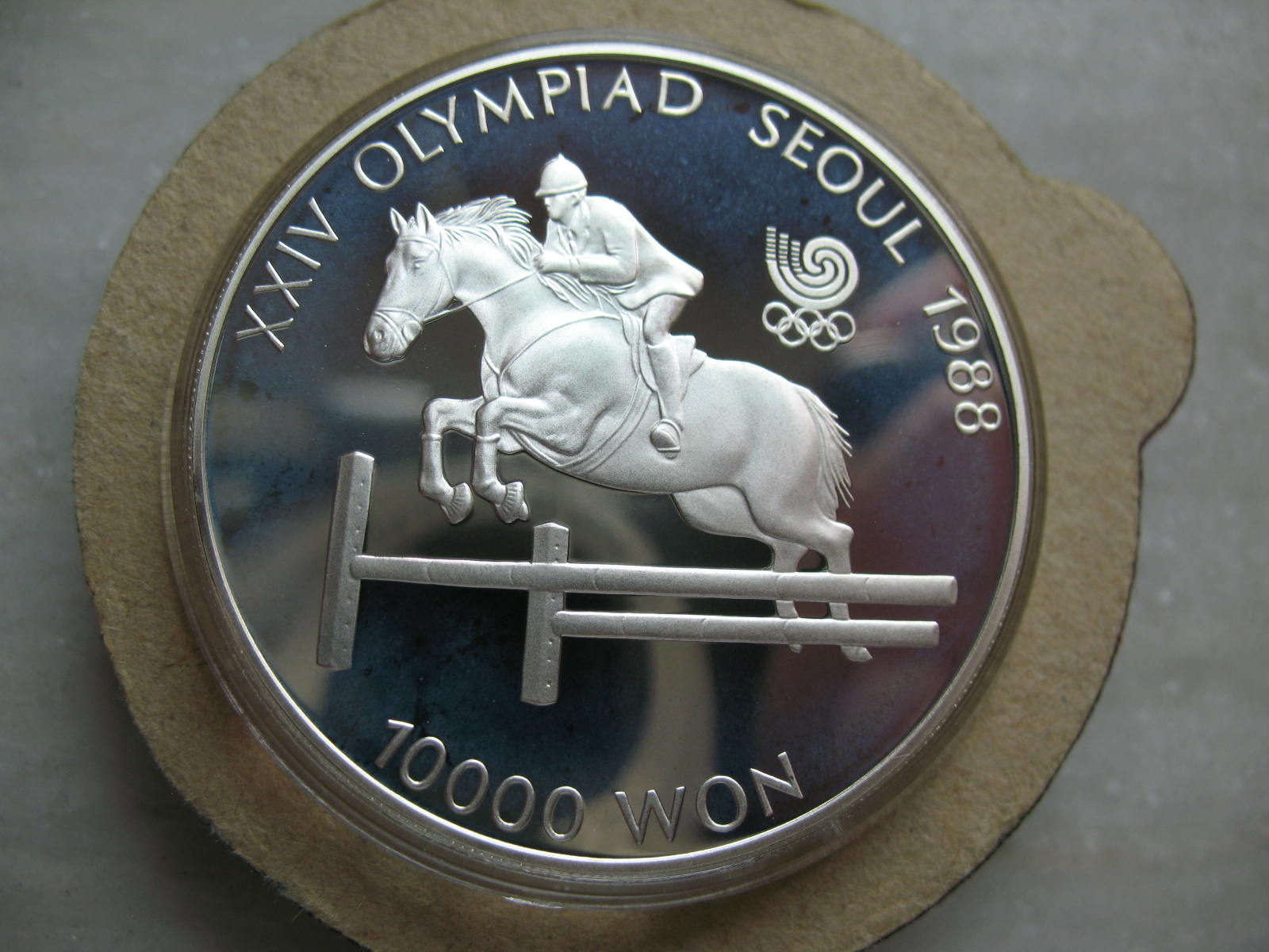 1988年韩国10000元精制奥运会纪念大银币-马