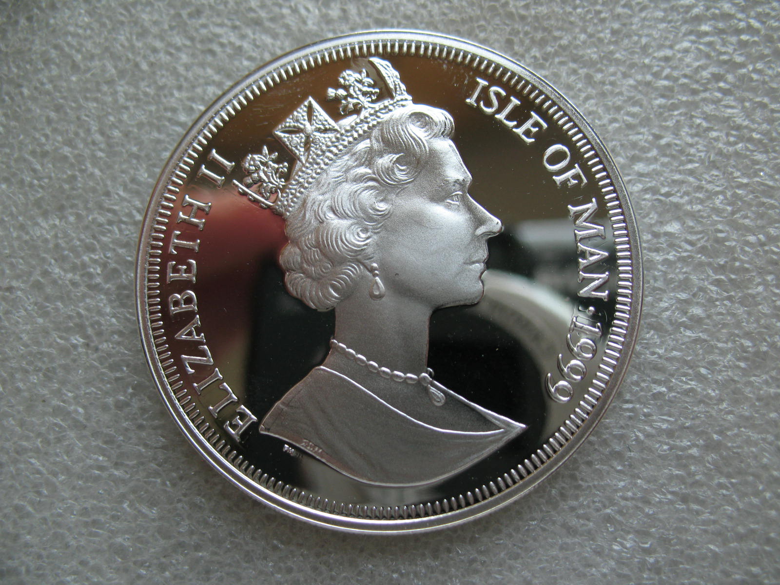 1999年马恩岛1克朗精制皇母纪念大银币 中邮