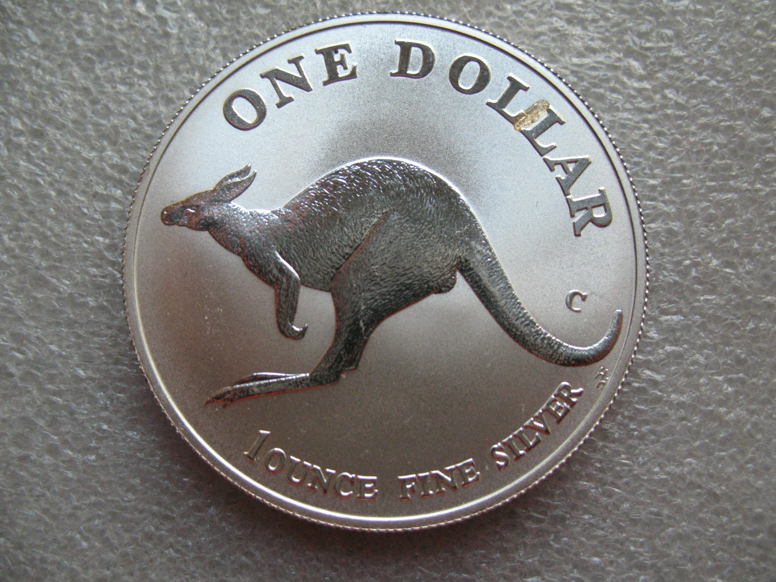 1998年澳大利亚1元袋鼠系列纪念1盎司大银币